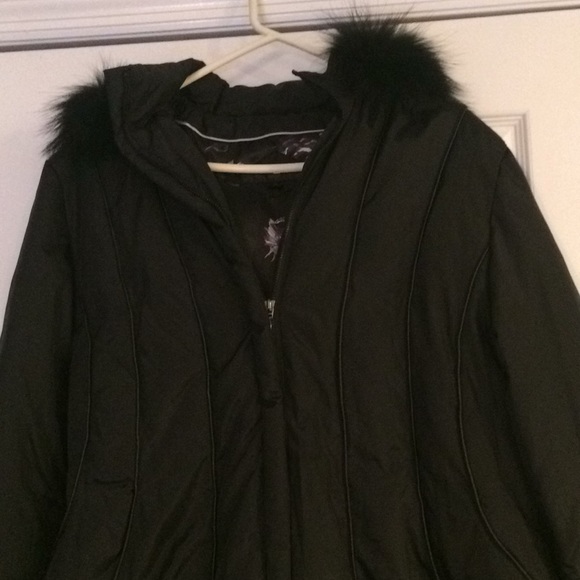 Black Via Spiga XL coat w fur hood - Picture 3 of 7